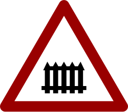 有柵門鐵路平交道 · Guarded railway level crossing