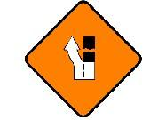右道封閉 · Right lane closed